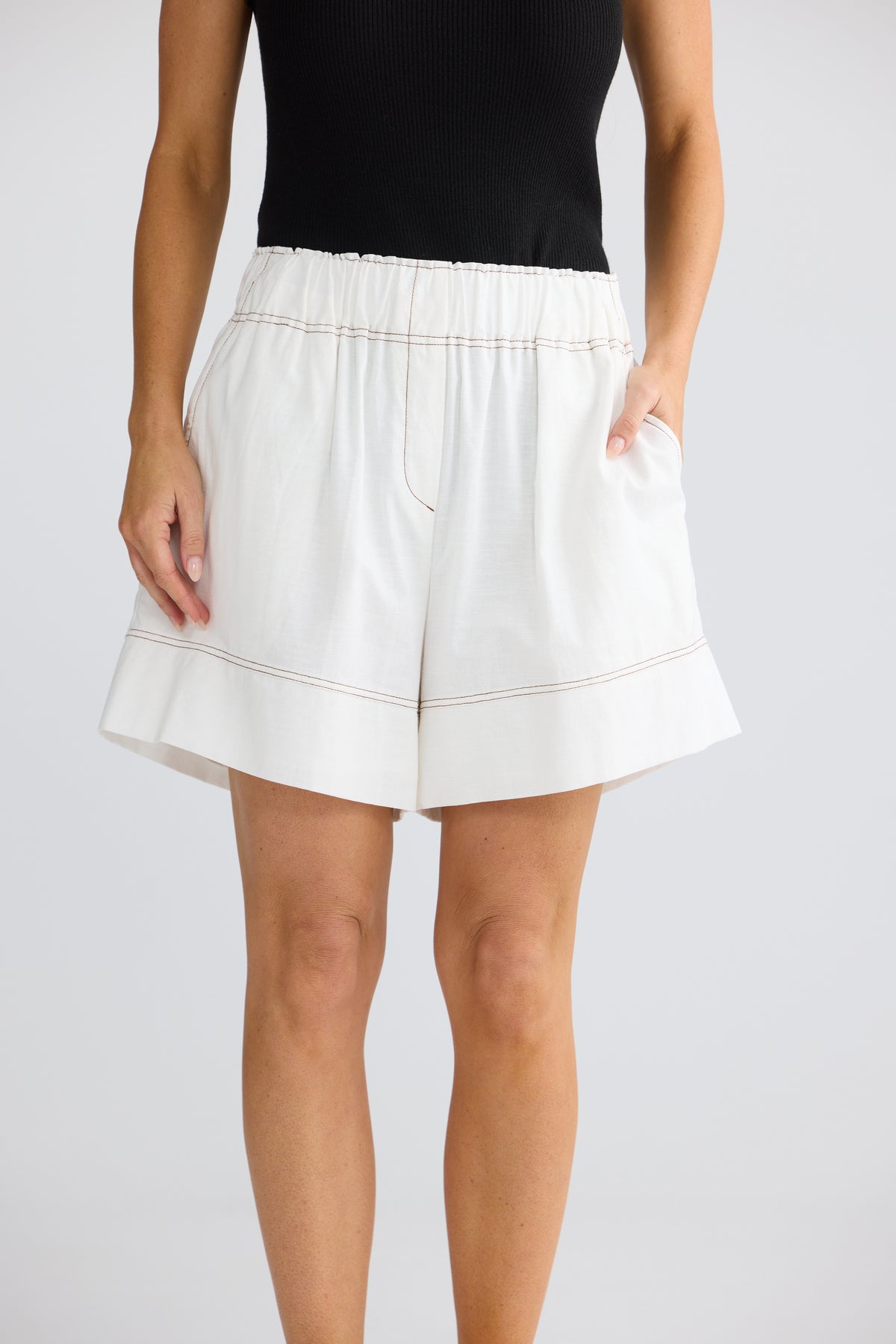 Esplanade Short | Porcelain