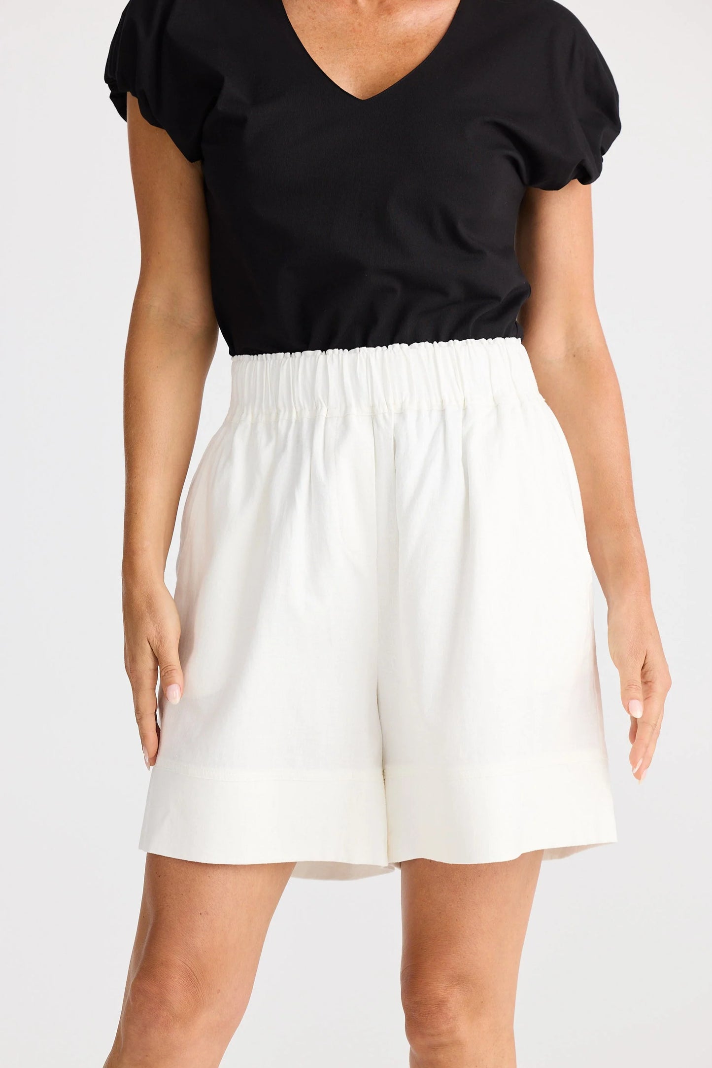 Broadway Short | White