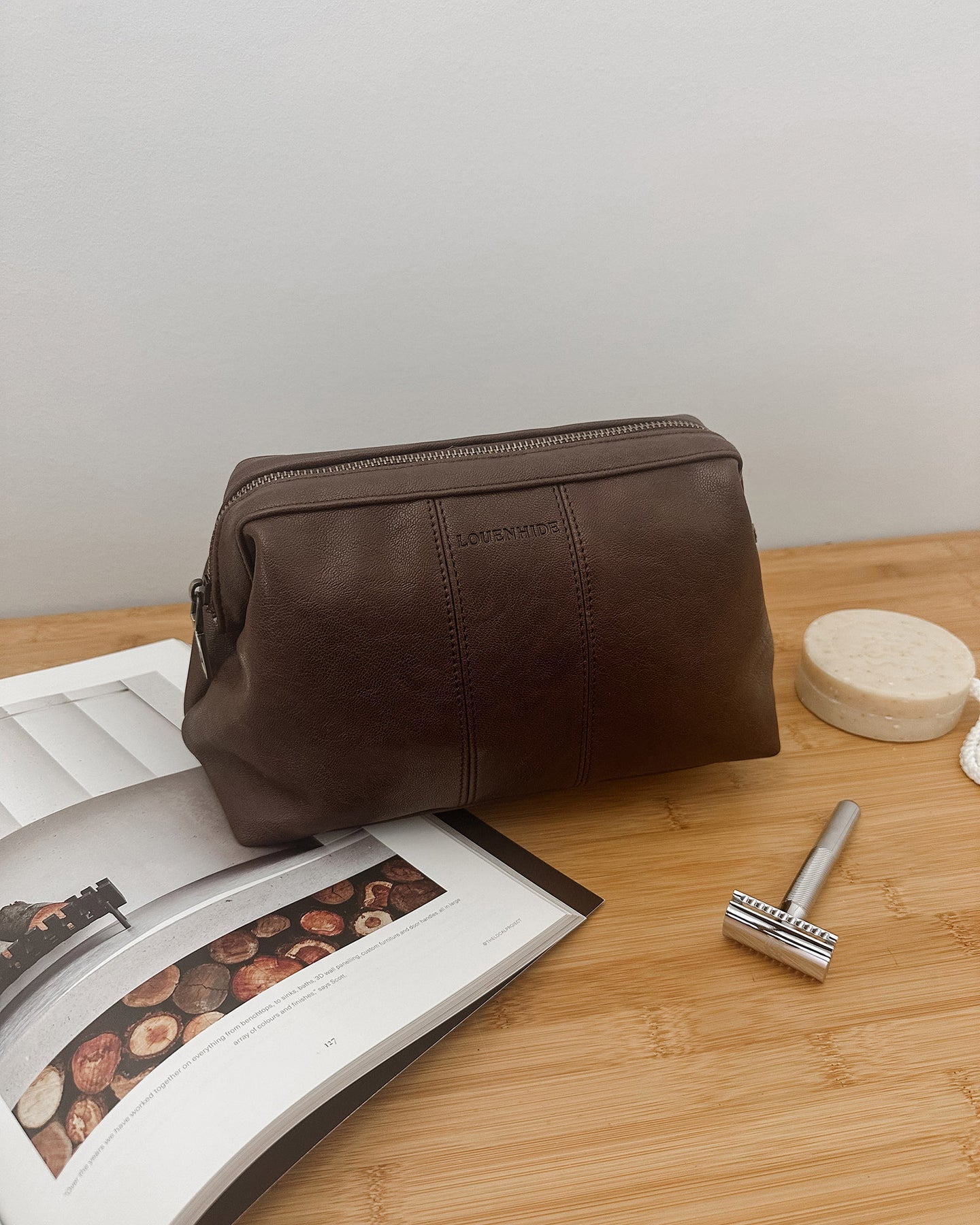Albie Saddle Toiletry Case