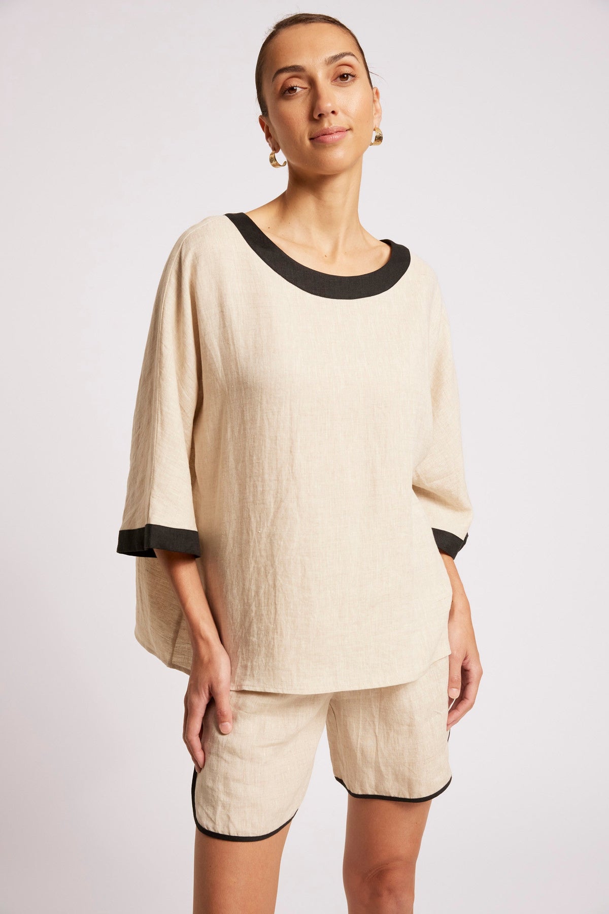 Maris Relaxed Splice Top | Tusk/ Black